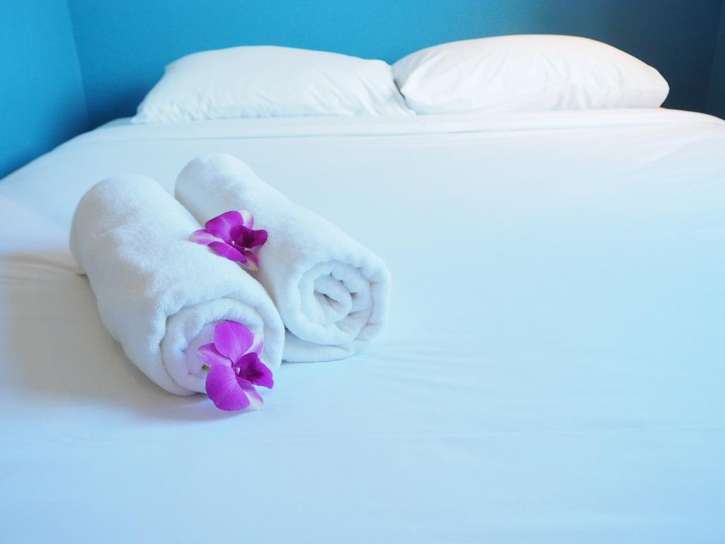 Art-C House Hotel Phuket Ngoại thất bức ảnh