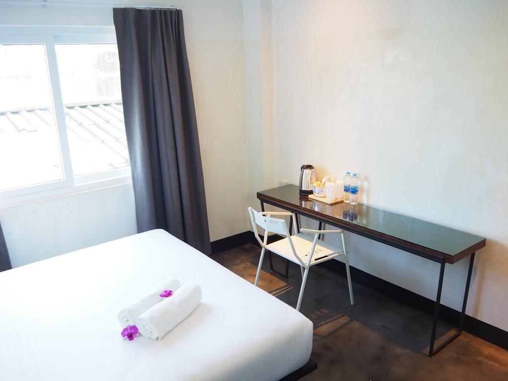 Art-C House Hotel Phuket Ngoại thất bức ảnh