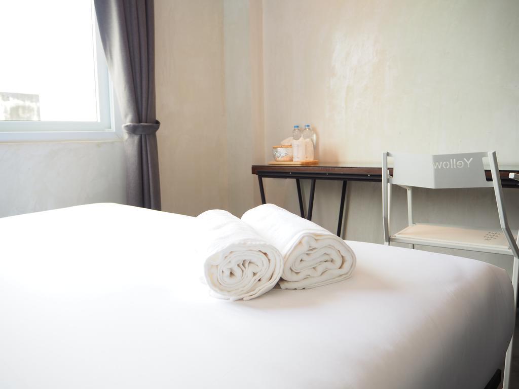 Art-C House Hotel Phuket Ngoại thất bức ảnh