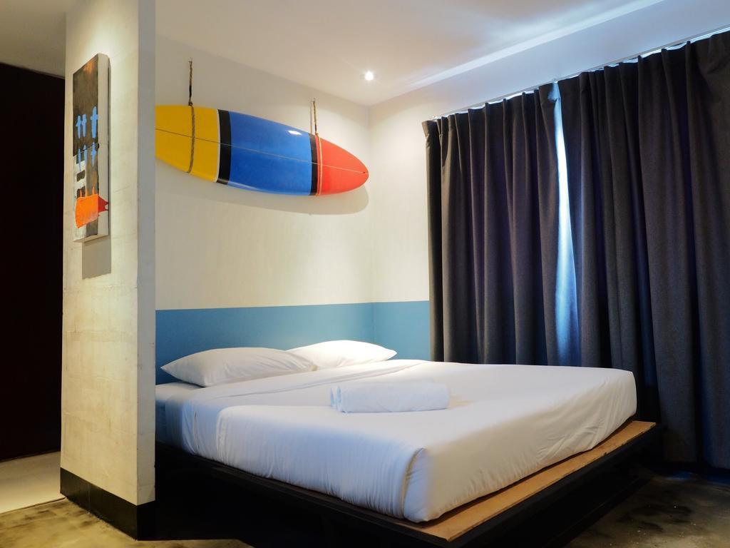 Art-C House Hotel Phuket Ngoại thất bức ảnh