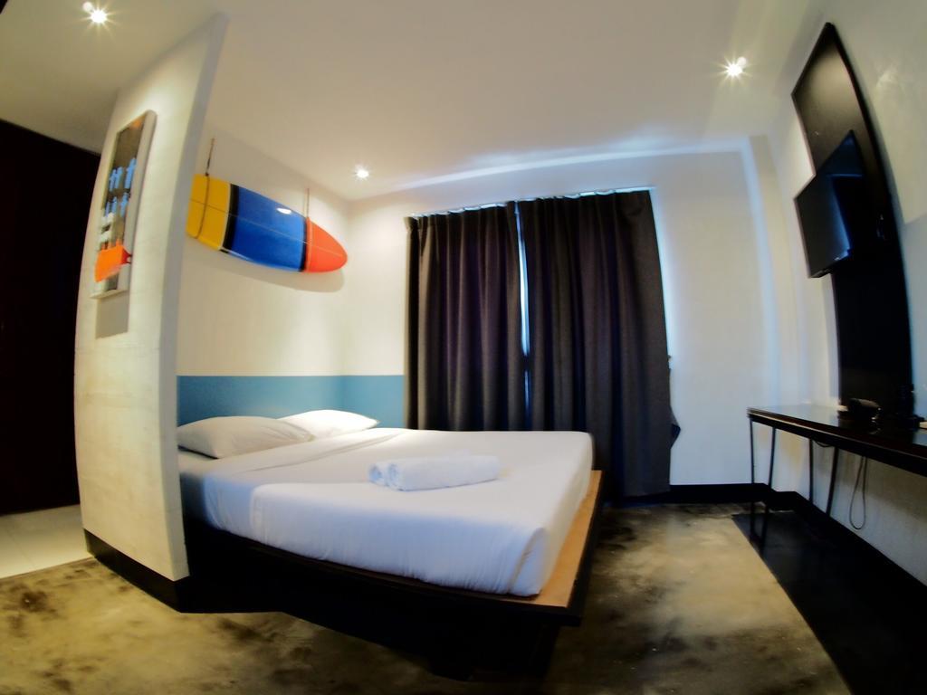 Art-C House Hotel Phuket Ngoại thất bức ảnh