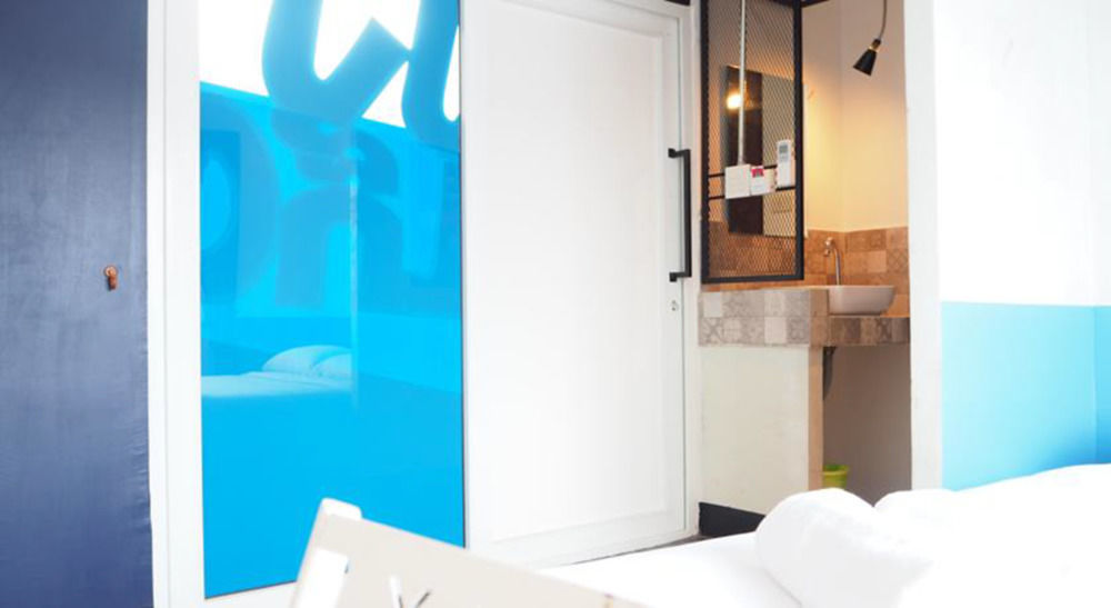 Art-C House Hotel Phuket Ngoại thất bức ảnh
