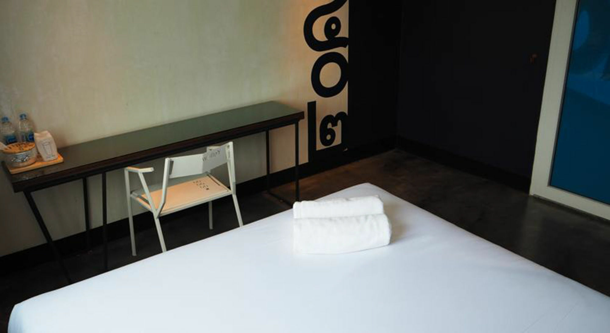 Art-C House Hotel Phuket Ngoại thất bức ảnh