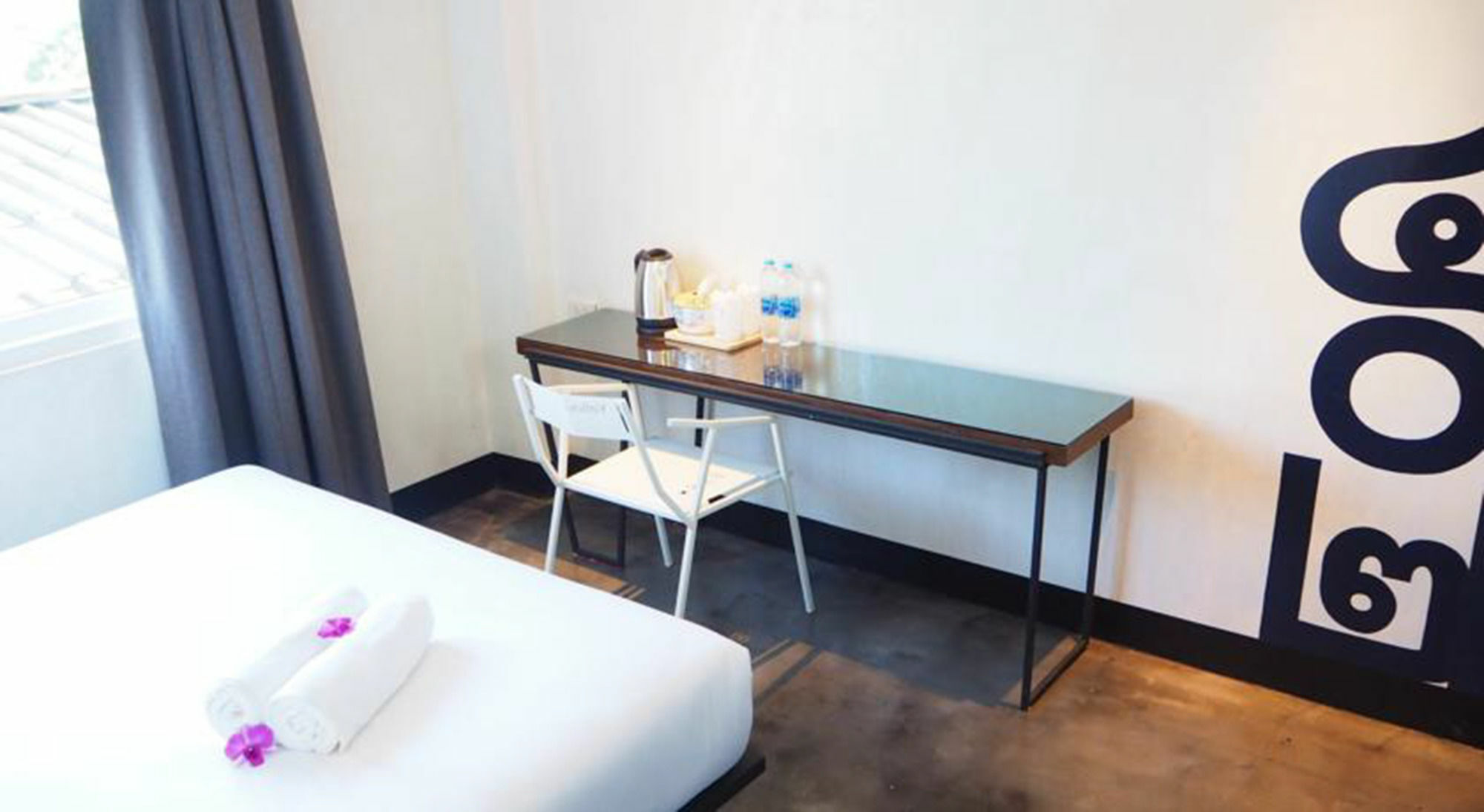Art-C House Hotel Phuket Ngoại thất bức ảnh
